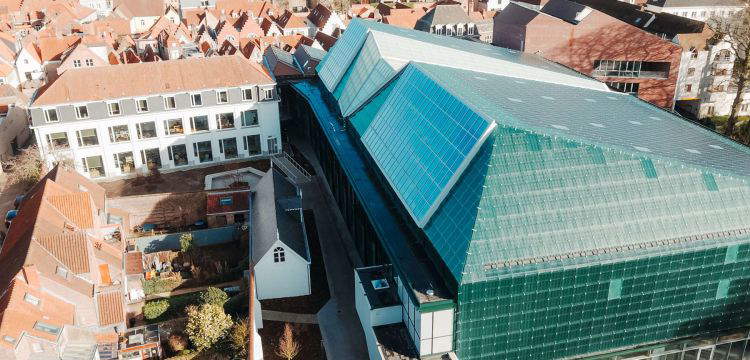 BRUSK, la fissure sur la carte postale parfaite de Bruges