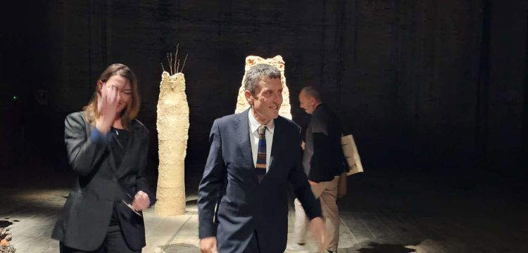 &iquest;S&oacute;lo existe la Bienal de Venecia cuando estalla la pol&eacute;mica?