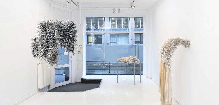 Sculptures respirantes et tactilit&eacute; visuelle : le monde hybride de Daniela Bergschneider