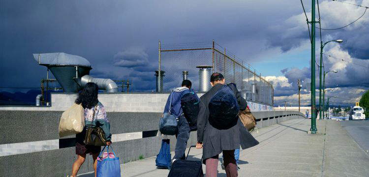 Jeff Wall, quando la fotografia sfida la pittura. Com'&egrave; la mostra del MAST di Bologna