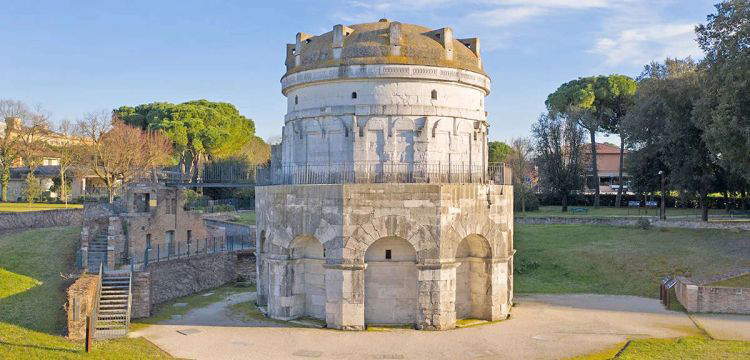 Das Mausoleum des Theoderich, der steinerne Riese von Ravenna