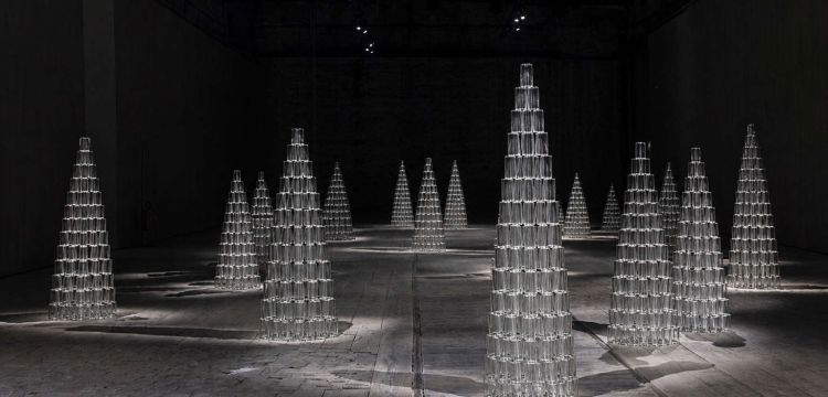 Si esto es la Bienal de Venecia, mejor perderse en un vaso de agua
