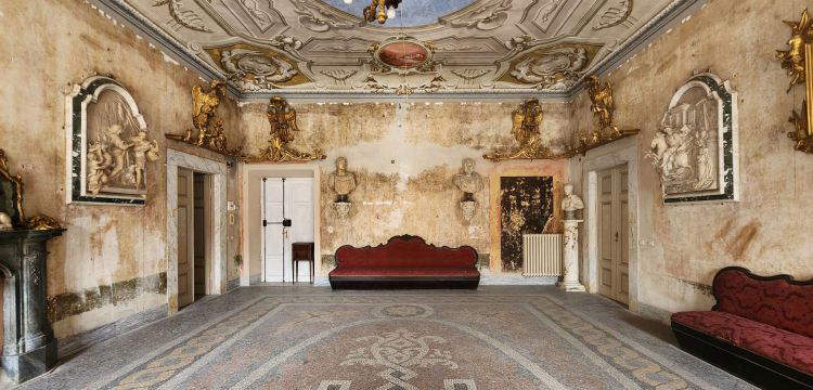 Dentro le sale di Palazzo Staffetti Del Medico Sarteschi, il cuore nascosto di Carrara