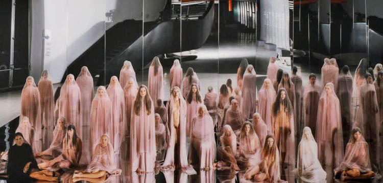 Bourriauds Beziehungskunst auf dem Pr&uuml;fstand der Gegenwart. So sieht die Ausstellung im MAXXI in Rom aus