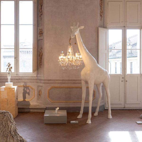 Ein Gorilla auf dem Lehrstuhl, eine Giraffe mit einem Kronleuchter: Marcantonio-Ausstellung in Ravenna