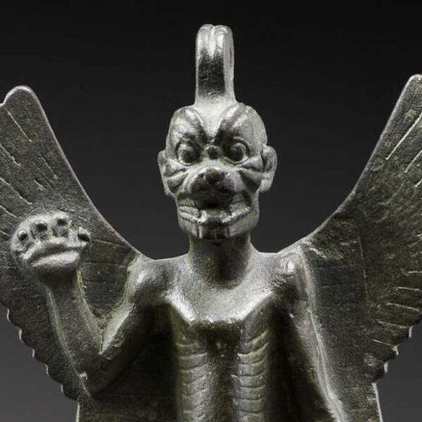 Pazuzu: Vom Louvre bis zu „Der Exorzist“ – die Geschichte der assyrischen Bronzestatue, die das Kino in Angst und Schrecken versetzte