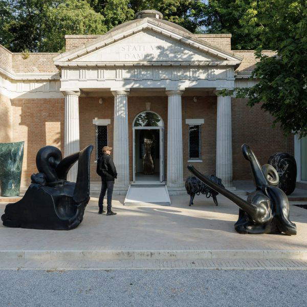 Il Padiglione USA della Biennale non ha i soldi per far tornare a casa le opere: rimarranno a Venezia?