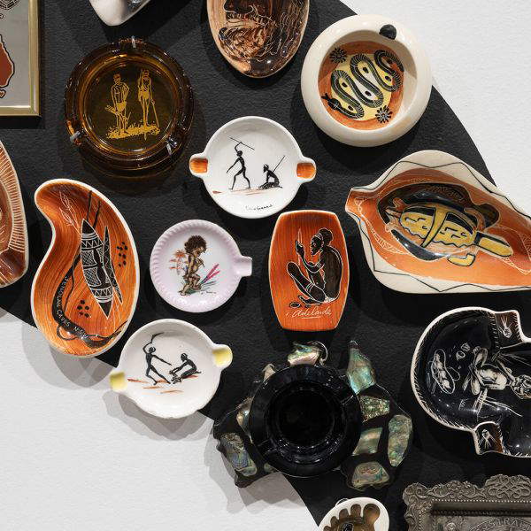 En Australie, un artiste demande au public de lui remettre des objets racistes : il en reçoit des milliers